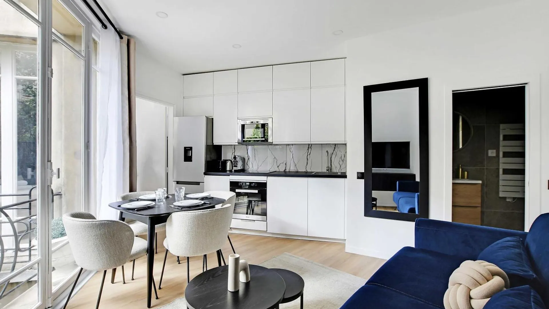 Magnificent 2Bd-4P Apartment - Eiffel Tower Paris France