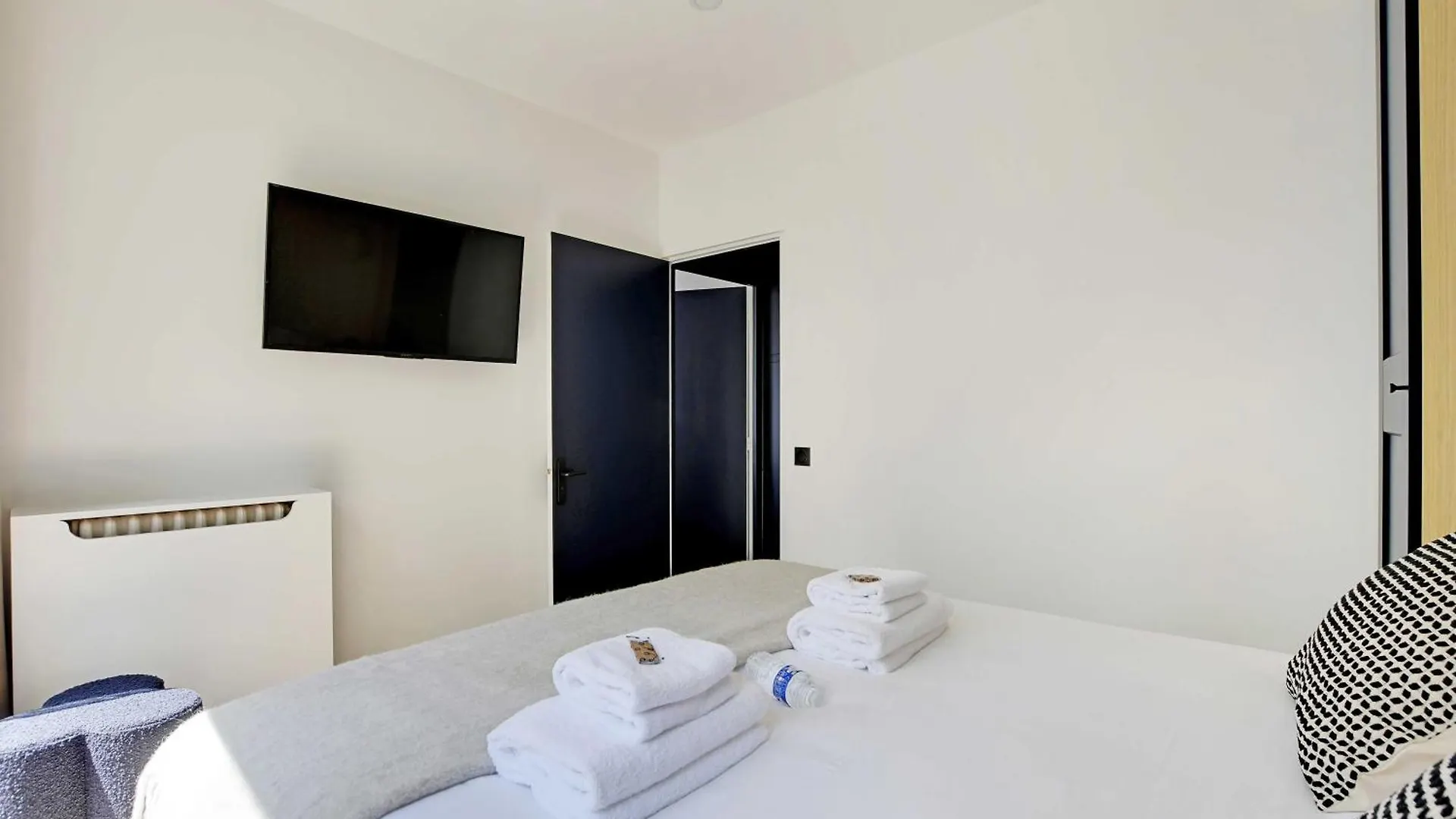 Magnificent 2Bd-4P Apartment - Eiffel Tower Paris